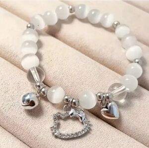 NWT Sanrio Hello Kitty Elastic Bead Bracelet with Rhinestone Heart Charm White